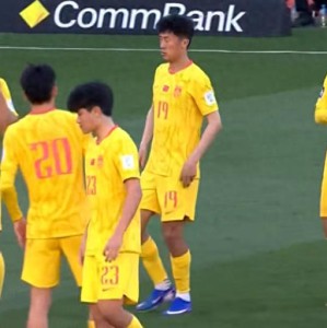 九游彩票-国足0-2喀麦隆，邵佳一首败！球员评分出炉：无人高分，9人不及格|韦世豪|美加墨世界杯|中国男足|国际足联|张玉宁_新浪新闻