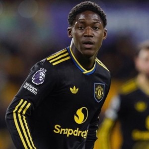 九游彩票官网-曼联重启梅努续约，阿莫林弃将重获新生，红魔太子值20万镑周薪吗